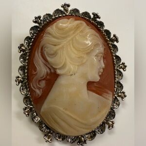 Elegant Cameo Brooch/pendant with Silver Accents